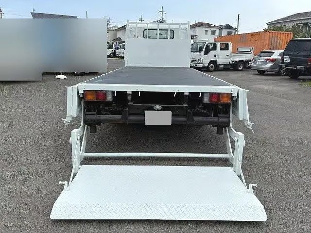 Mitsubishi Fuso Canter - Image 11