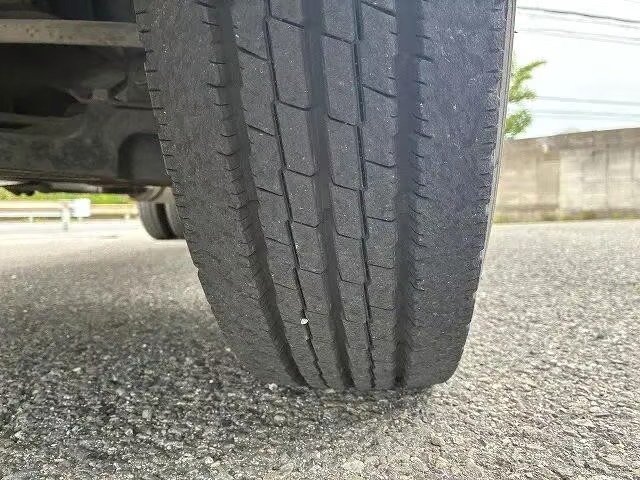 Mitsubishi Fuso Canter - Image 18