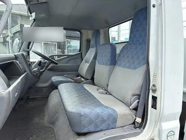 Mitsubishi Fuso Canter - Image 23
