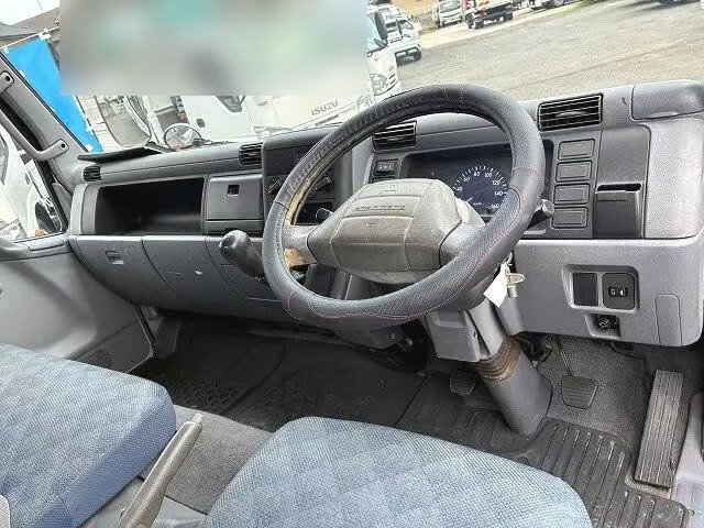 Mitsubishi Fuso Canter - Image 25