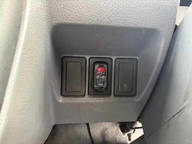 Mitsubishi Fuso Canter - Image 29