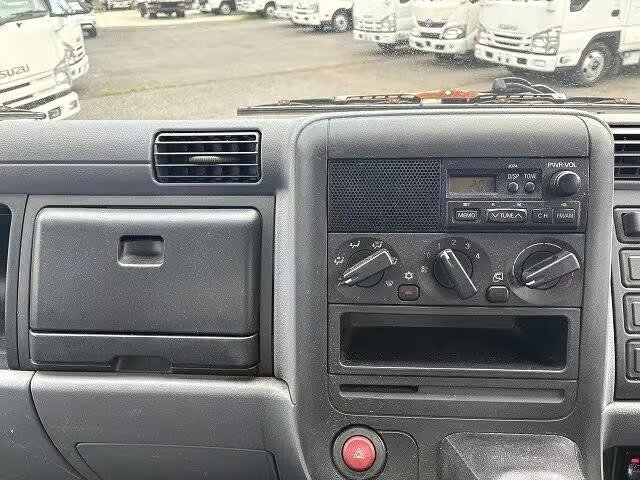 Mitsubishi Fuso Canter - Image 30