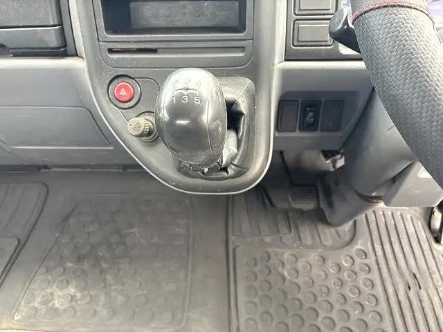 Mitsubishi Fuso Canter - Image 32